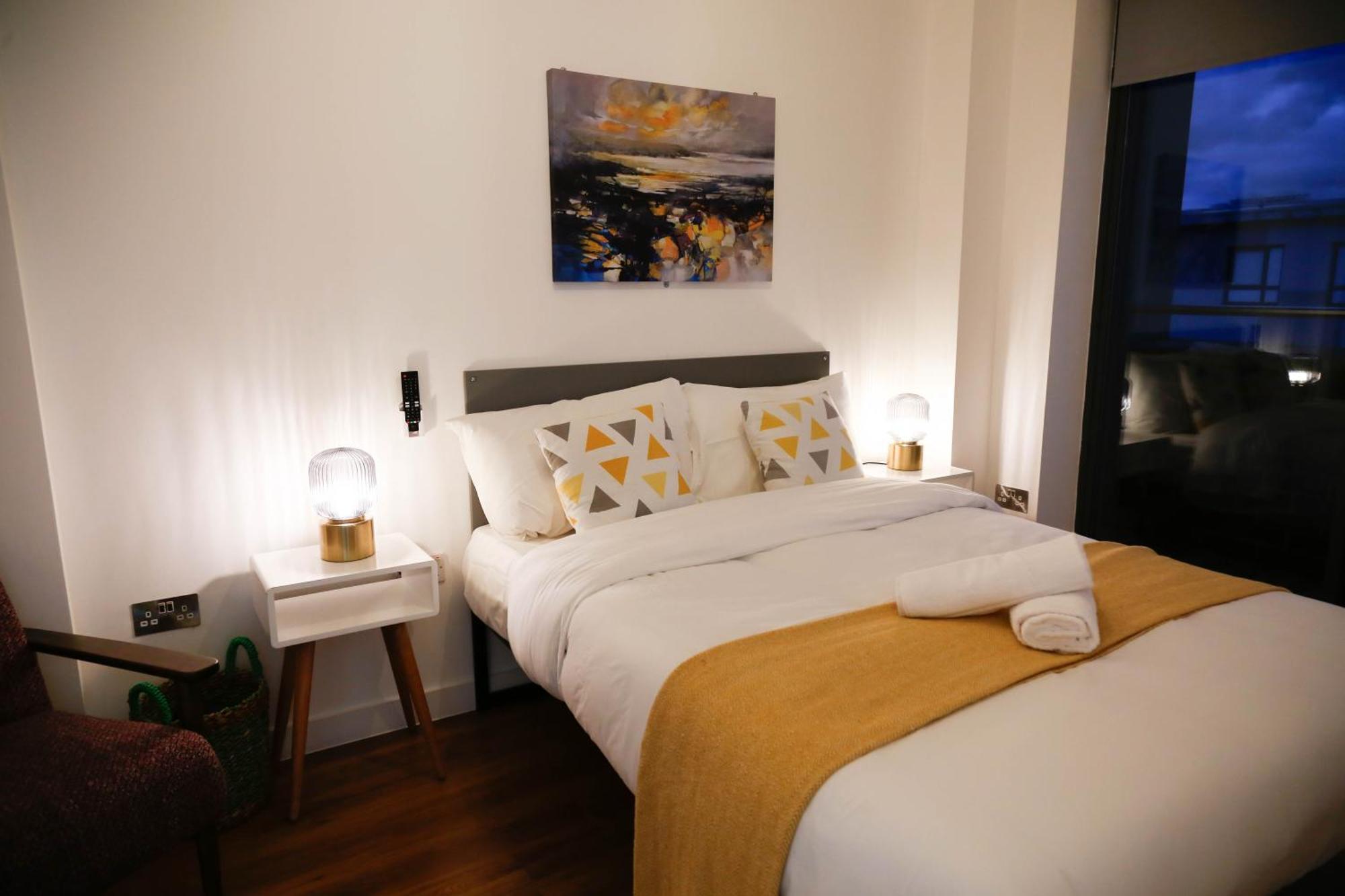 New Luxury Apartments In Central Location Next To Shops, Cafes, Bars & Metro Londres Exterior foto