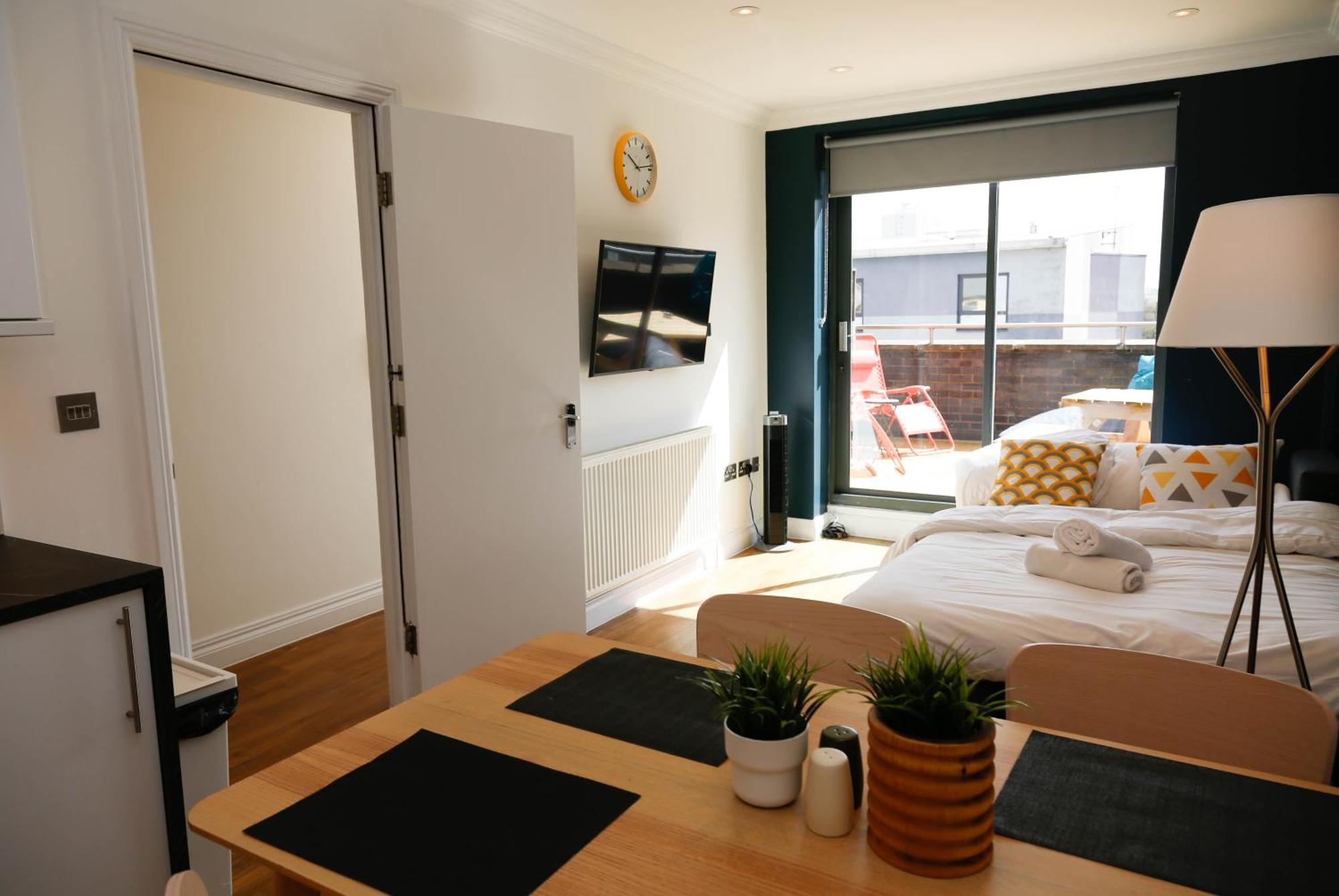 New Luxury Apartments In Central Location Next To Shops, Cafes, Bars & Metro Londres Exterior foto